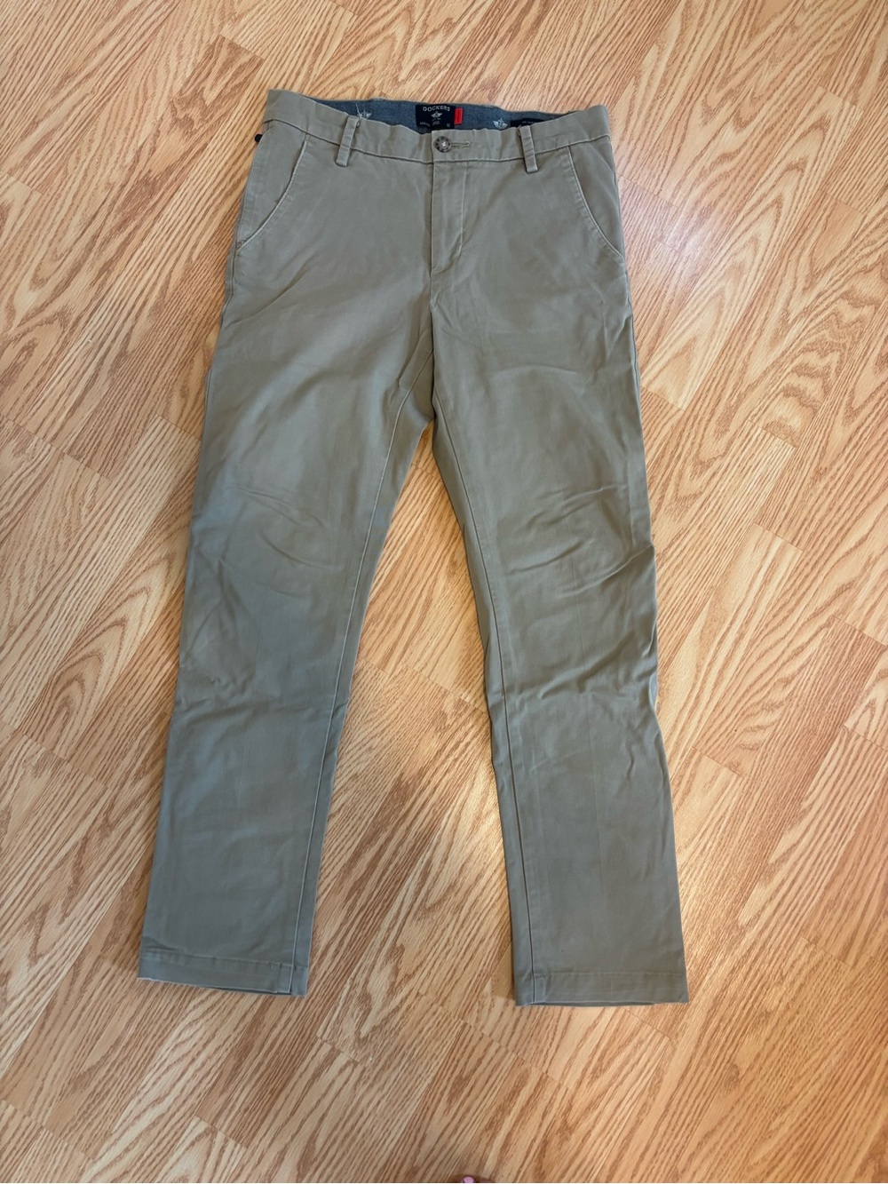 Men's Slim coupe Stretch Chino Pants dark tan khaki size 30 dockers inseam 28 in